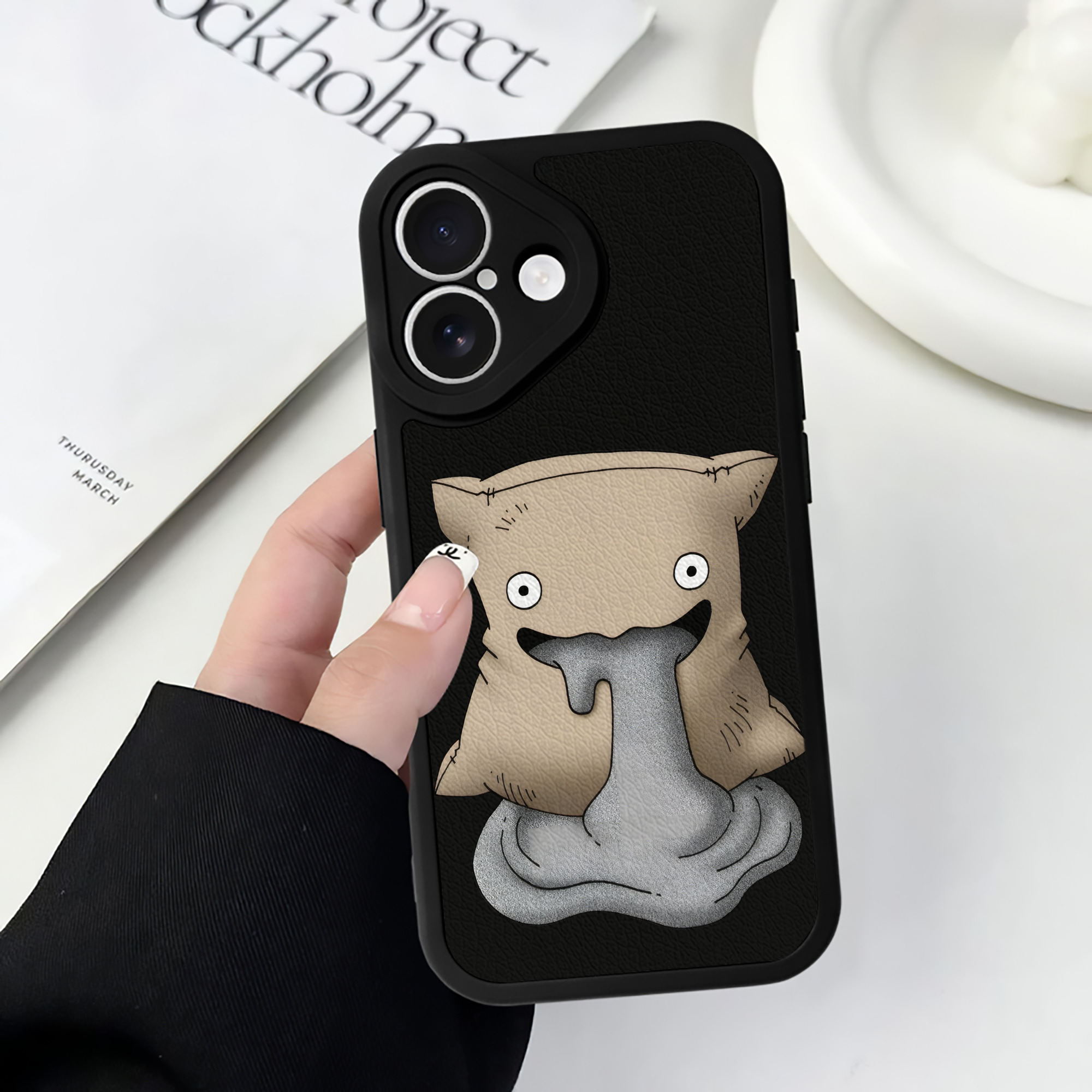 （画像用） ドラゴンクエスト Doragon Kuesuto Dragon Quest 【iPhone 16シリーズ対応】シリコンスマホケース（レザー調） 材質：シリコン